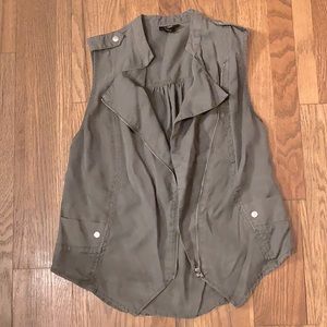 Sleeveless utility vest